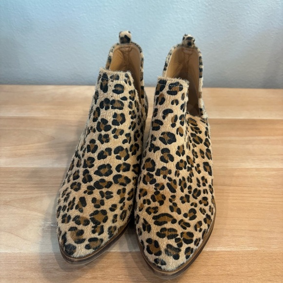 Women's 5.5 Faux Fur Leopard Cheetah Ankle Bootie Animal Print Almond Toe Boots - Picture 8 of 8